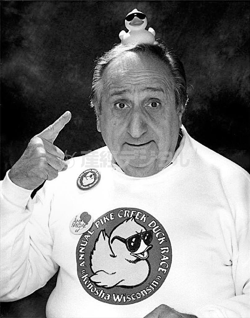 米俳優、アル・モリナロ氏＝２００４年７月１６日、米ウィスコンシン州ケノーシャ（ＡＰ）