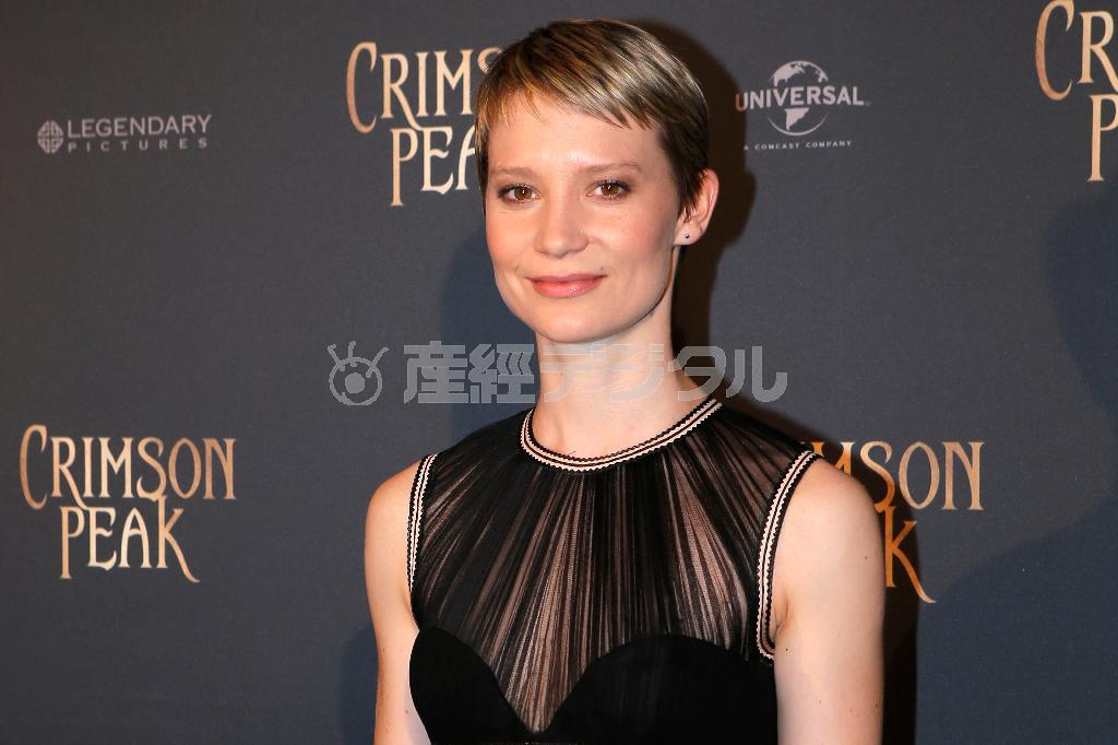 豪女優、ミア・ワシコウスカさん＝２０１５年９月２８日、フランス・首都パリ（ＡＰ）