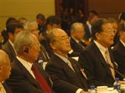 中国・工業信息化部との会談であいさつする日中経済協会の宗岡正二会長（右）＝１日、北京（平尾孝撮影）