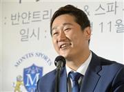 記者会見するプロ野球ソフトバンクの李大浩（イ・デホ）内野手＝２０１５年１１月３日、韓国・首都ソウル（共同）