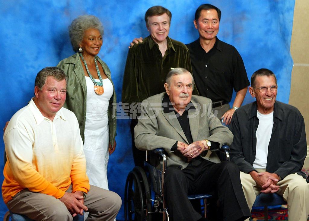 「スタートレック」第１シリーズの出演者たち＝２００４年８月２９日、米カリフォルニア州ハリウッド（ロイター）