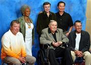 「スタートレック」第１シリーズの出演者たち＝２００４年８月２９日、米カリフォルニア州ハリウッド（ロイター）