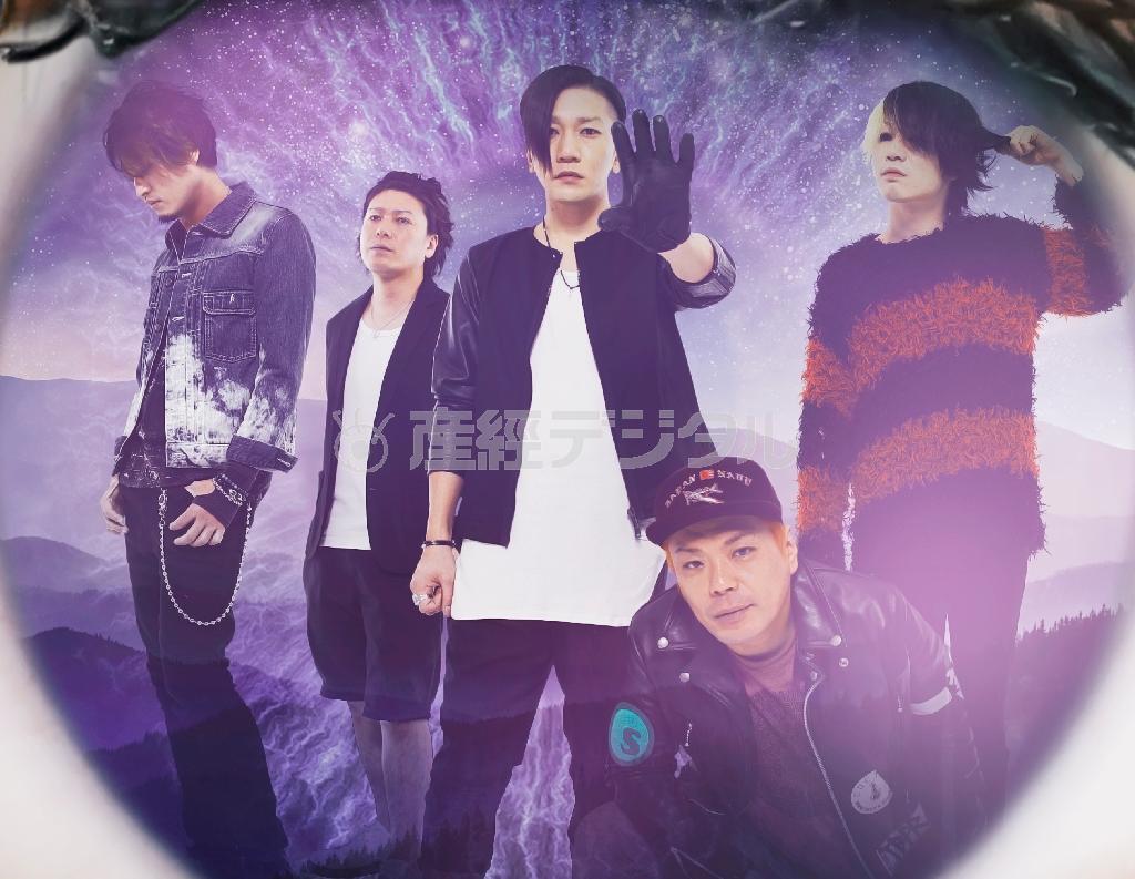 新たな開けた場所を求めた「ＲＯＴＴＥＮＧＲＡＦＦＴＹ」。（左から）侑威地、ＨＩＲＯＳＨＩ、ＮＯＢＵＹＡ、ＮＡＯＫＩ、ＫＡＺＵＯＭＩ＝２０１０年１２月２１日（提供写真）