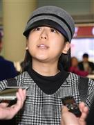 フィギュアスケートの中国杯に向け、抱負を語る浅田真央（まお）＝２０１５年１１月４日、中国・首都北京市の北京国際空港（共同）