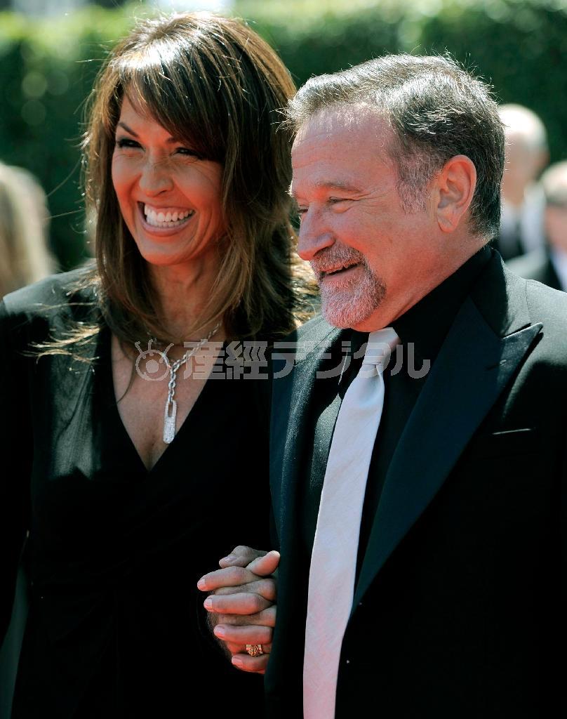 米俳優、ロビン・ウィリアムズさん（右）の妻、スーザンさん＝２０１０年８月２１日、米カリフォルニア州ロサンゼルス（ＡＰ）