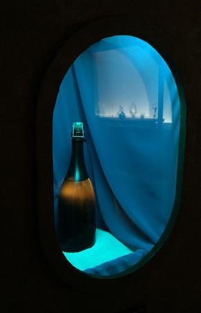 沈没船から見つかったシャンパーニュ（提供写真）。（Ｃ）ワイン展＿国立科学博物館（２０１５年１０月３１日～２０１６年２月２１日）