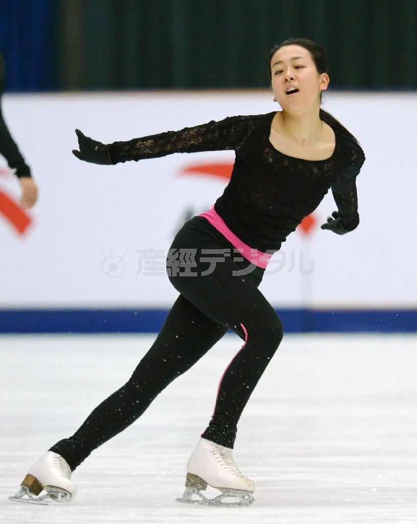 中国杯の公式練習で調整する浅田真央（なお）＝２０１５年１１月５日、中国・首都北京市（共同）