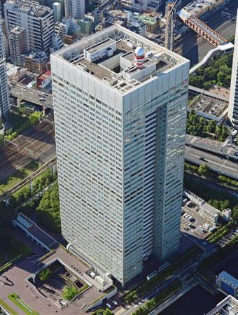 東芝本社＝７月２１日午後、東京都港区芝浦（共同通信社ヘリから）
