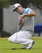 ツアー通算１１勝目を挙げた谷原秀人（たにはら・ひでと）＝２０１５年１１月８日、千葉県印西市の総武ＣＣ総武（共同）