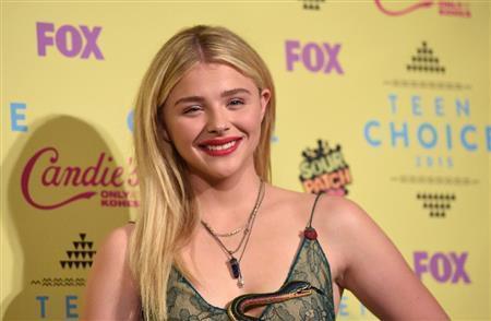 米女優、クロエ・グレース・モレッツさん＝２０１５年８月１６日、米カリフォルニア州ロサンゼルス（ＡＰ）