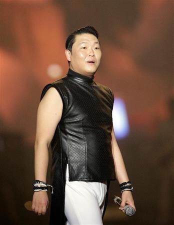 韓国の歌手、ＰＳＹ（サイ）さん＝２０１４年１２月２０日、韓国・首都ソウル（ＡＰ）
