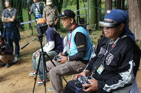 ゴーグルを着けた参加者たち