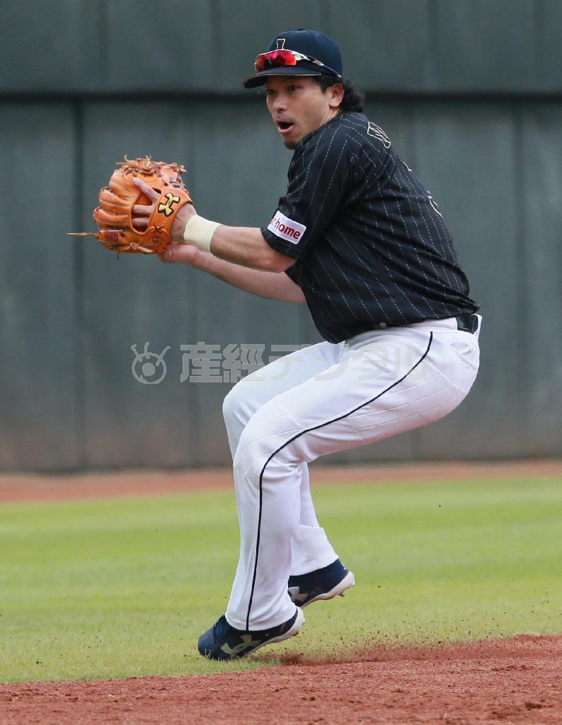 ３年連続４度目の受賞となったソフトバンク・松田宣浩（のぶひろ）。プレミア１２の日本代表練習後、喜びを語った＝２０１５年１１月１０日、台湾・天母球場（松永渉平撮影）