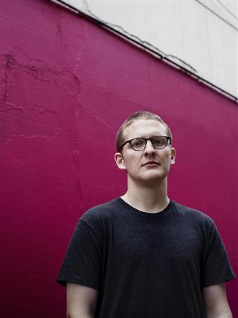 ロンドンを代表する若手クリエーターとして活躍中のフローティング・ポインツ。珍しいレコードやビンテージ・キーボードのコレクターとしても知られる＝２０１５年８月１９日（提供写真）