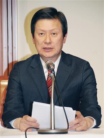 記者会見するロッテグループ創業者の長男、重光宏之氏＝１２日午後、東京都千代田区