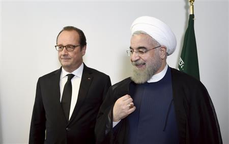 イランのハサン・ロウハニ大統領（６６）とフランソワ・オランド仏大統領＝２０１５年９月２７日、米ニューヨーク（ロイター）
