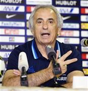 記者会見するバヒド・ハリルホジッチ監督＝２０１５年１１月１１日、シンガポール（共同）