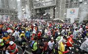 東京マラソン２０１５のスタート風景＝東京都新宿区
