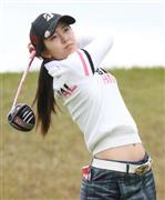 第１日、６アンダーで２位に入った堀琴音（ことね）＝２０１５年１１月１３日、千葉県長生郡長南町のグレートアイランドＣ（共同）