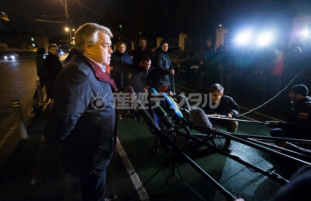 国際陸連の暫定的な資格停止処分を受け、取材に応じるロシア陸連のミハイル・ブトフ事務局長＝２０１５年１１月１４日、ロシア・首都モスクワ（ＡＰ）