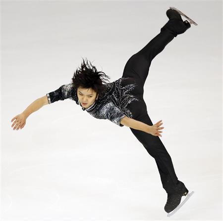 男子ＳＰで首位に立った宇野昌磨（しょうま）の演技＝２０１５年１１月１３日、フランス・ボルドー（ＡＰ）