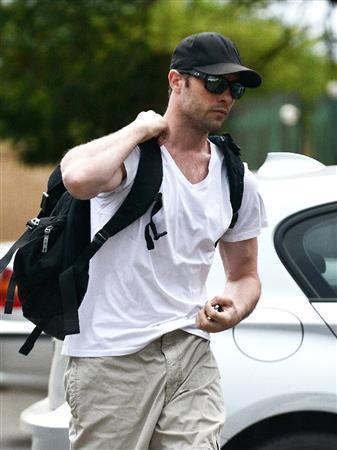 仮釈放された両脚義足の元五輪ランナー、オスカー・ピストリウス被告＝２０１５年１１月１４日、南アフリカ・首都プレトリア（ＡＰ）