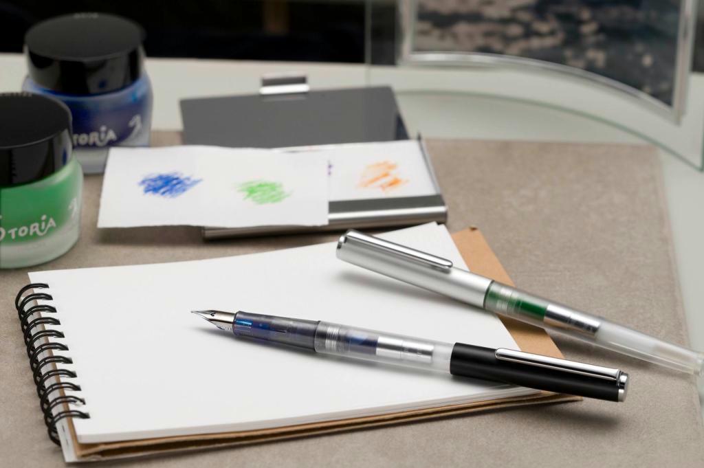 透明ボディーの万年筆「ハイエースネオクリア万年筆」