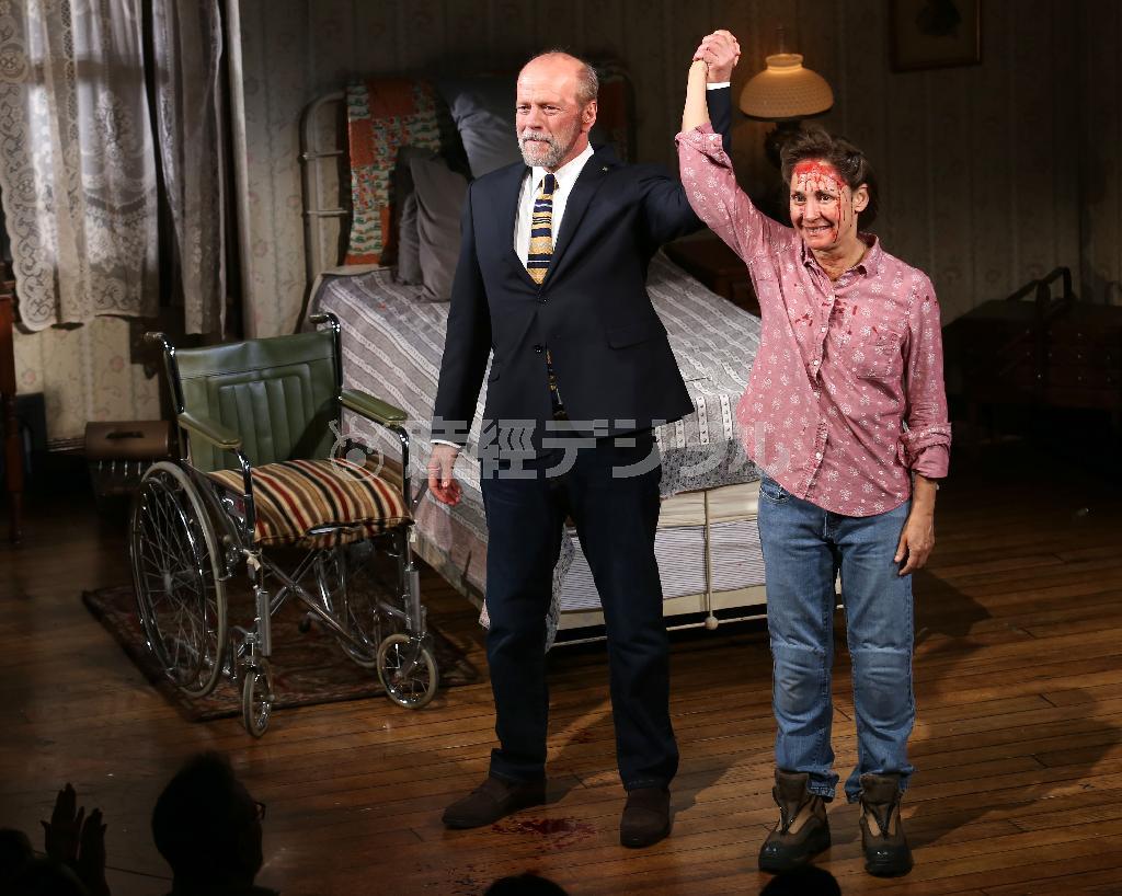 米俳優、ブルース・ウィリスさん（左）と米女優、ローリー・メトカーフさん＝２０１５年１１月１５日、米ニューヨーク（ＡＰ）