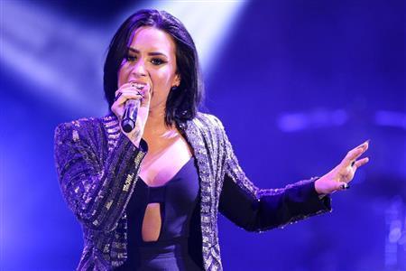 米歌手、デミ・ロバートさん＝２０１５年１０月２４日、米カリフォルニア州ロサンゼルス（ＡＰ）