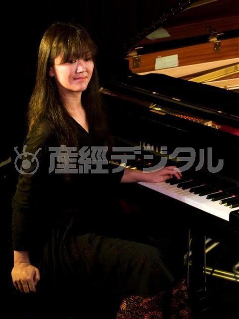 最初はブラジル音楽を一緒にやり始めたという比屋定篤子（ひやじょう・あつこ）とサトウユウ子（写真）＝２０１６年５月１８日（提供写真）