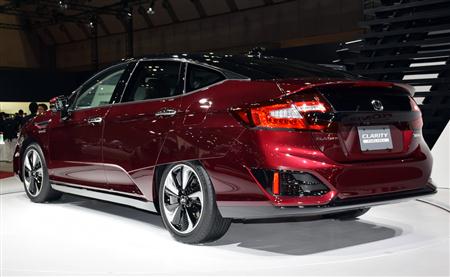 ホンダの燃料電池車「クラリティフューエルセル」