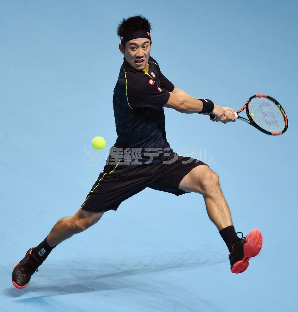 シングルス１次リーグでトマーシュ・ベルディハを破った錦織圭（にしこり・けい）＝２０１５年１１月１７日、英国・首都ロンドン（共同）