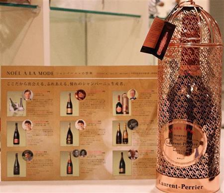 ローラン・ペリエが会期中１２０本だけ先行販売する「ロゼ＿エクラン」＝２０１５年１１月１６日（青木冨美子さん撮影）