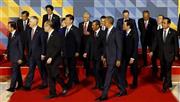 記念撮影を終えたバラク・オバマ米大統領ら首脳＝２０１５年１１月１９日、フィリピン・首都マニラ（ロイター）