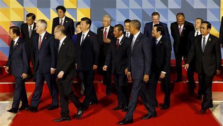 記念撮影を終えたバラク・オバマ米大統領ら首脳＝２０１５年１１月１９日、フィリピン・首都マニラ（ロイター）