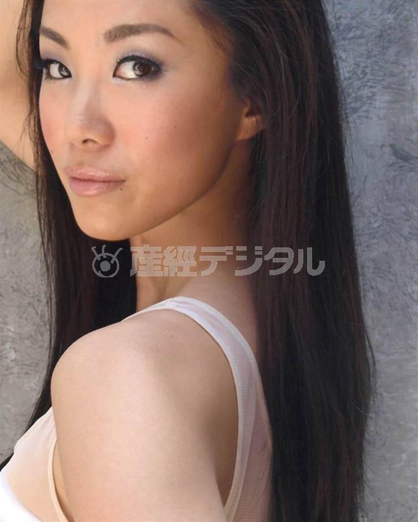 モデルの板井麻衣子さん（Ｊ－ＷＡＶＥ提供）