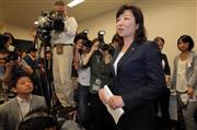 今年９月、自民党総裁選の出馬断念を記者会見で発表した野田聖子前総務会長。最近の南沙諸島をめぐる発言は、首相の座をさらに難しくした＝２０１５年９月８日、東京都千代田区（早坂洋祐撮影）