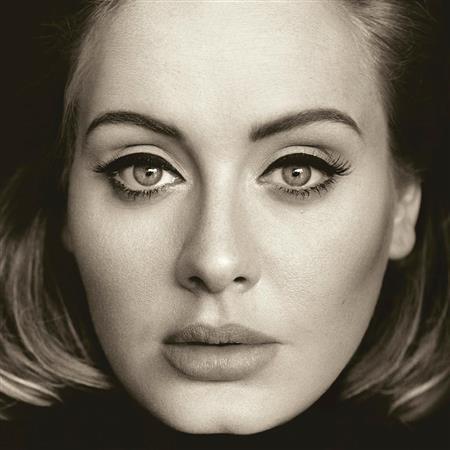 英歌手、アデルさんのアルバム「２５」のＣＤジャケット＝２０１５年１１月（ＡＰ）
