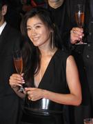 美人で仕事もできる４０歳独身キャリアウーマンを演じる篠原涼子