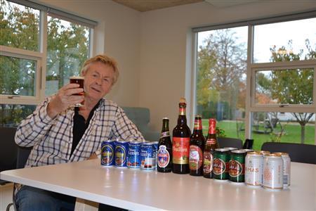 デンマークでは大小すべてのビール会社がクリスマスビールを出しており、この時期には数え切れないほどの異なった味が楽しめる＝２０１５年１１月７日、デンマーク・ボーゲンセ（銭本隆行さん撮影）