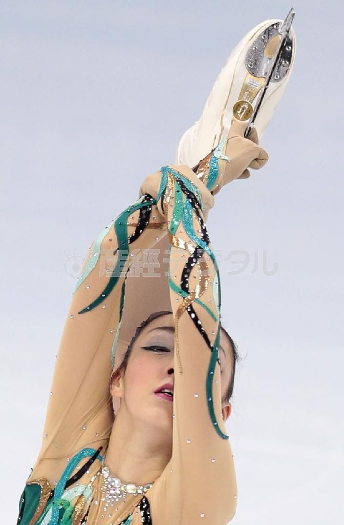 女子ＳＰで６位となった本郷理華の演技＝２０１５年、ロシア・首都モスクワ（ＡＰ）