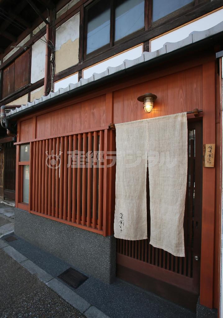 オープンからわずか２年でミシュランの一つ星に２度選ばれた注目店「佳肴（かこう）＿岡もと」＝２０１５年１１月１２日、京都市東山区（志儀駒貴撮影）