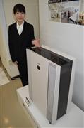 ２０日発売の大型空気清浄機。シャープ製品愛用運動」で売り上げは底支えされるか＝大阪市北区（織田淳嗣撮影）