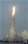 カナダの通信会社の衛星を搭載し、打ち上げられる改良型Ｈ２Ａロケット２９号機＝２４日午後３時５０分、鹿児島県の種子島宇宙センター