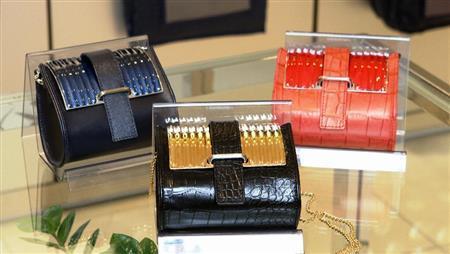 トマト缶などの、缶詰の空き缶を再利用したバッグ。革の部分もデッドストックなど使われずに廃棄される運命の素材を利用した（３点各６万４８０円）＝２０１５年１０月２２日、神奈川県横浜市西区の横浜高島屋（田中幸美撮影）