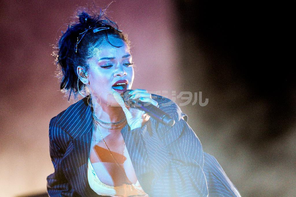バルバドス出身の歌手、リアーナさん＝２０１５年１０月２４日、米カリフォルニア州ロサンゼルス（ＡＰ）