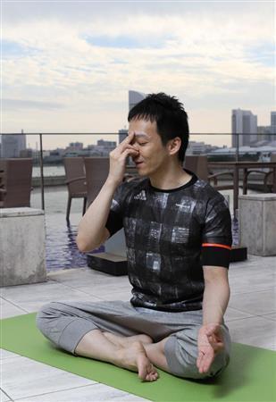 交互の鼻呼吸＝２０１５年１０月１５日、神奈川県横浜市神奈川区のインスパ横浜（田中幸美撮影）