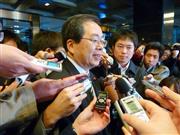 軽減税率の与党幹事長協議に同席後、取材に応じる公明党の斉藤鉄夫税制調査会長＝２５日午前、東京都千代田区