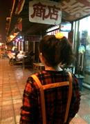 豊かとはいえない農村が広がる崇明島の地元食堂で働く敏敏さん（仮名）＝２０日