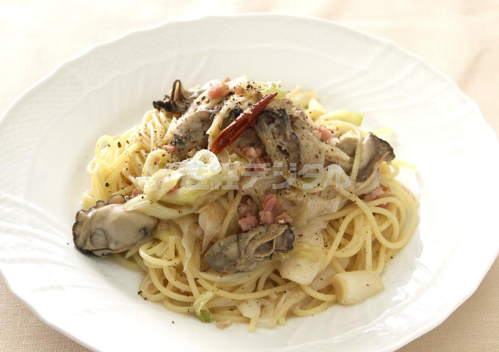 ネギとカキのパスタ。※５０６ｋｃａｌ、塩分３．６グラム（１人分）